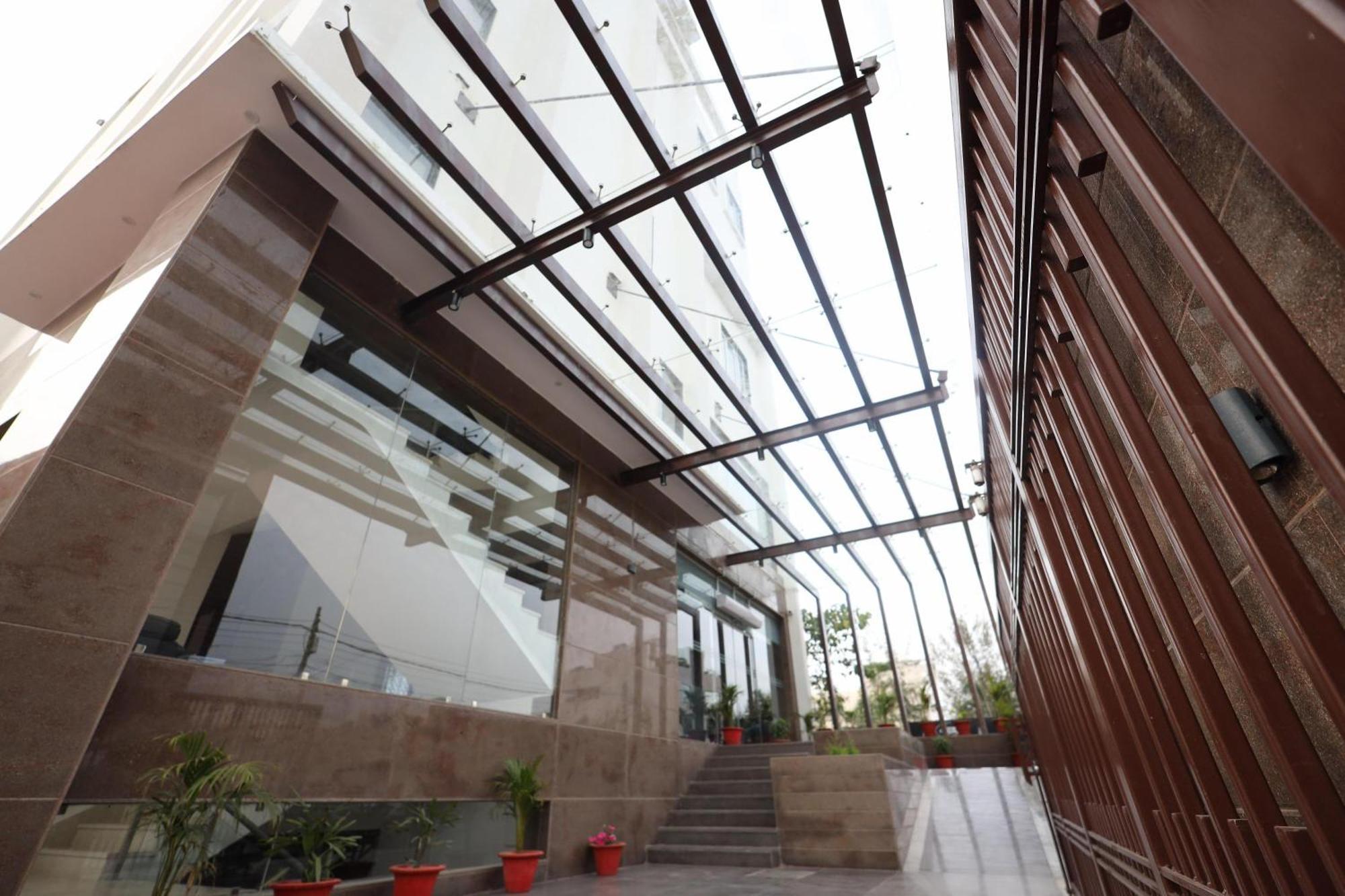 The Royal Legacy Hotel Lucknow Buitenkant foto
