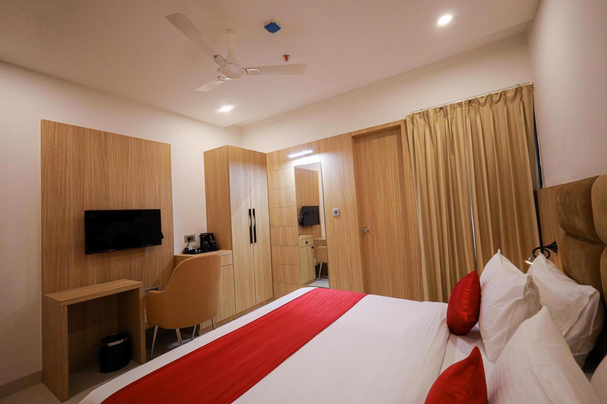 The Royal Legacy Hotel Lucknow Buitenkant foto