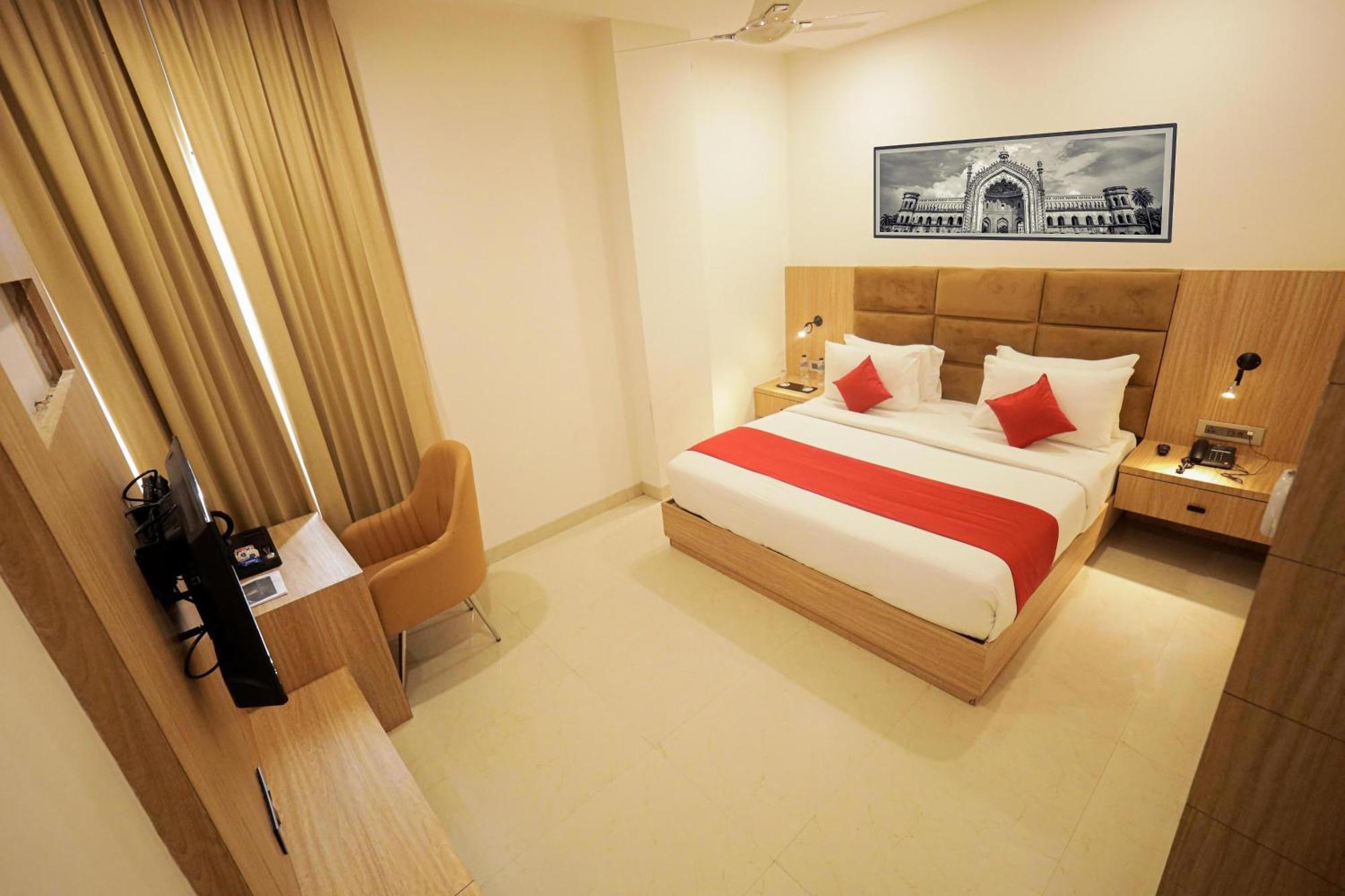 The Royal Legacy Hotel Lucknow Buitenkant foto