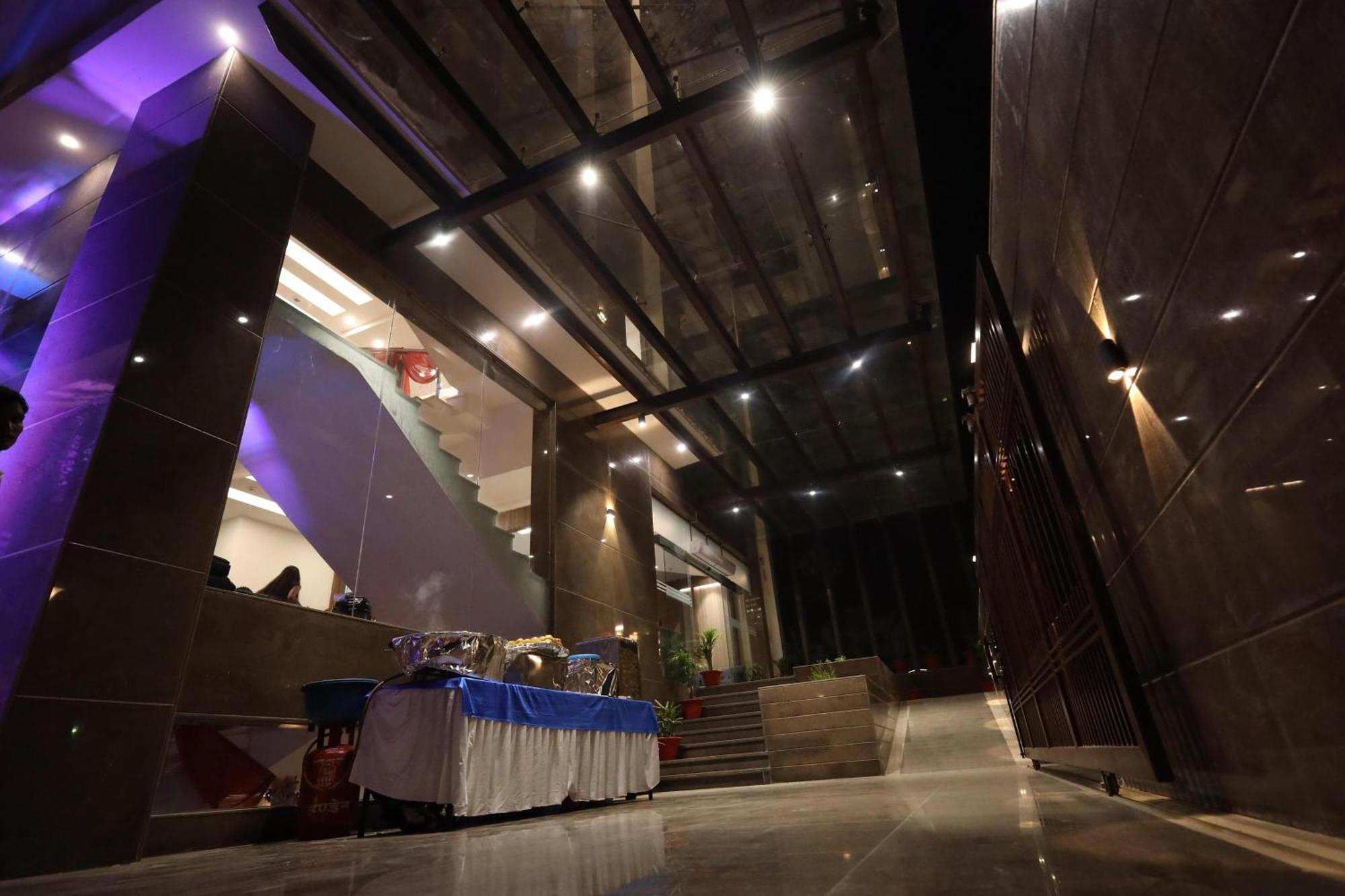 The Royal Legacy Hotel Lucknow Buitenkant foto