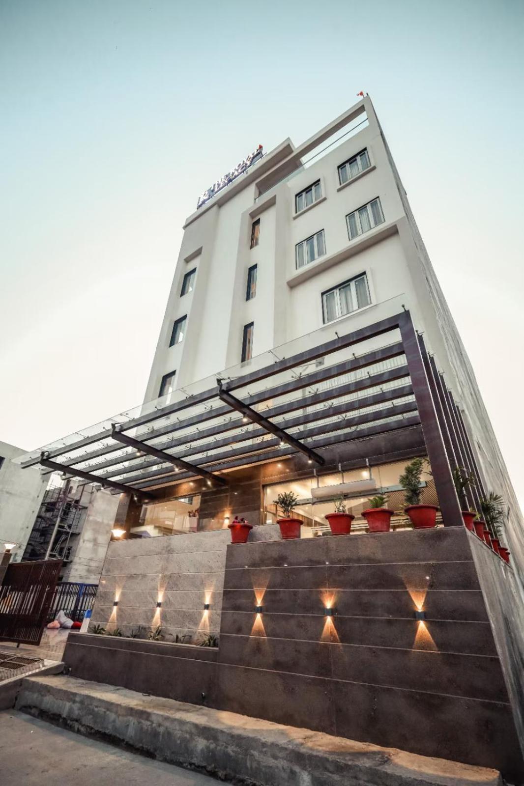 The Royal Legacy Hotel Lucknow Buitenkant foto