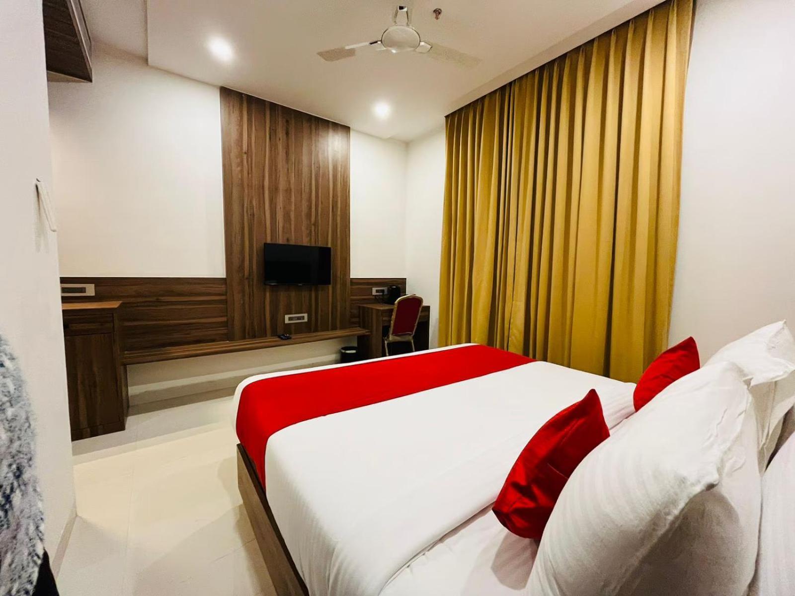 The Royal Legacy Hotel Lucknow Buitenkant foto
