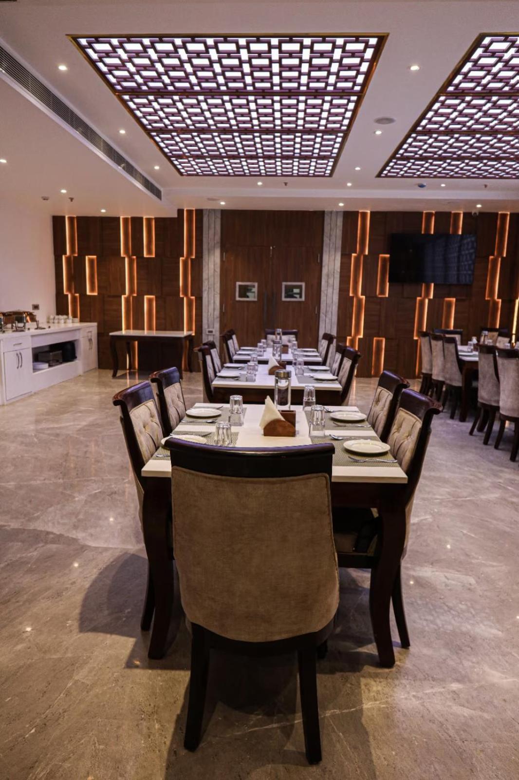 The Royal Legacy Hotel Lucknow Buitenkant foto