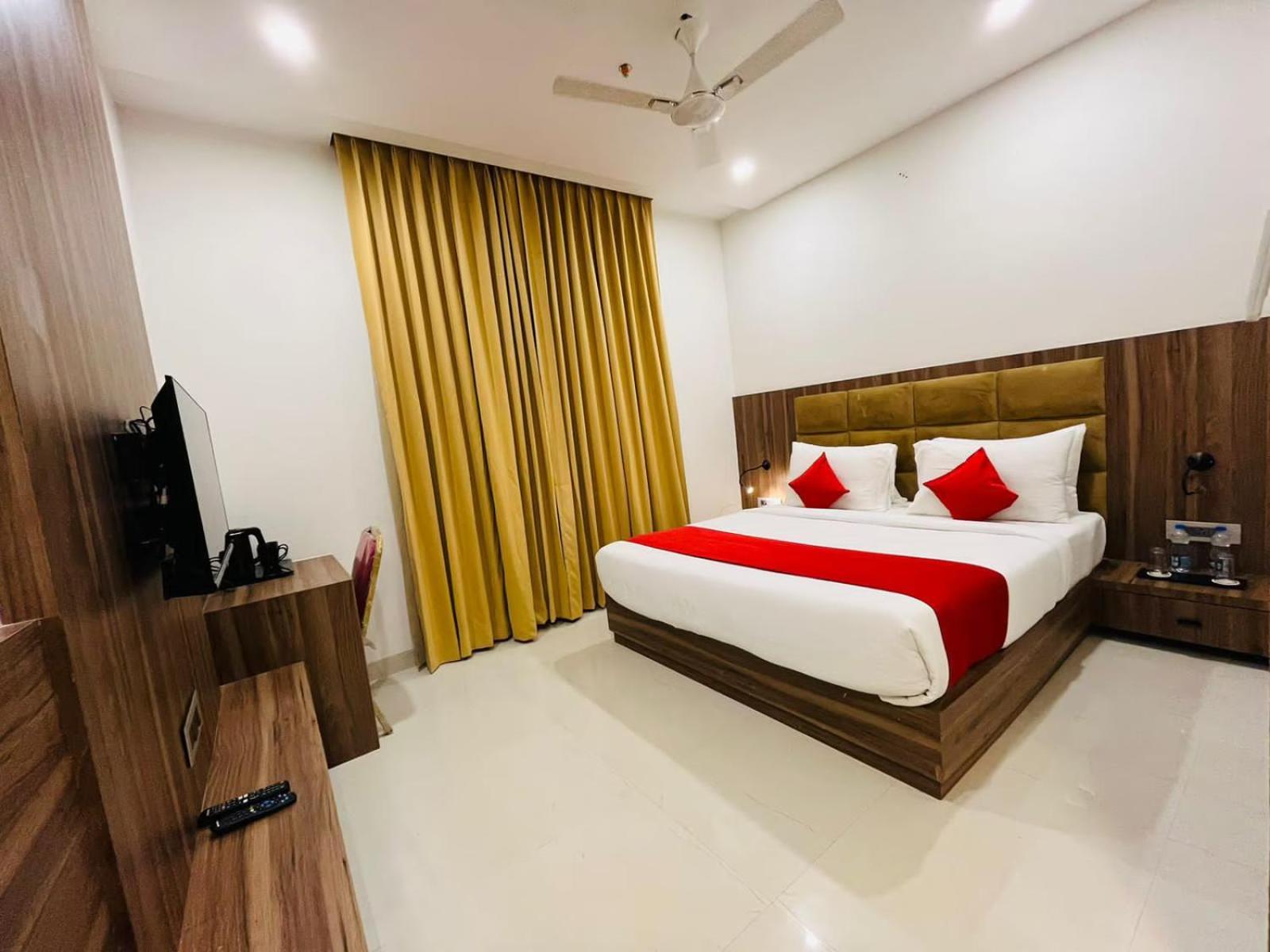 The Royal Legacy Hotel Lucknow Buitenkant foto
