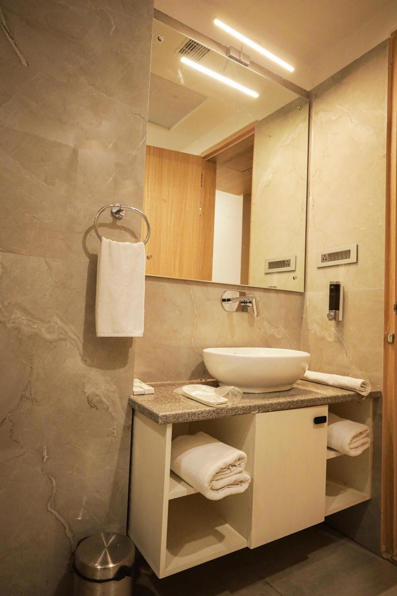 The Royal Legacy Hotel Lucknow Buitenkant foto